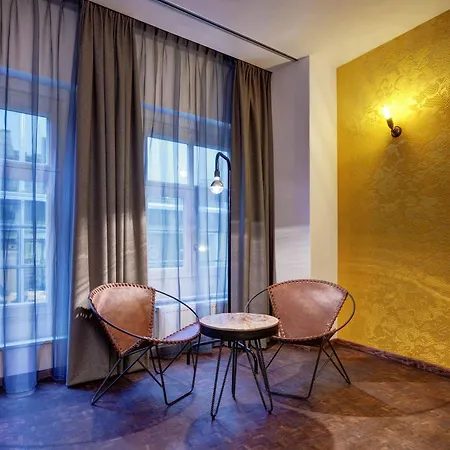 Hotel V Nesplein 4*