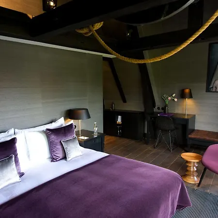 Canal House 4*