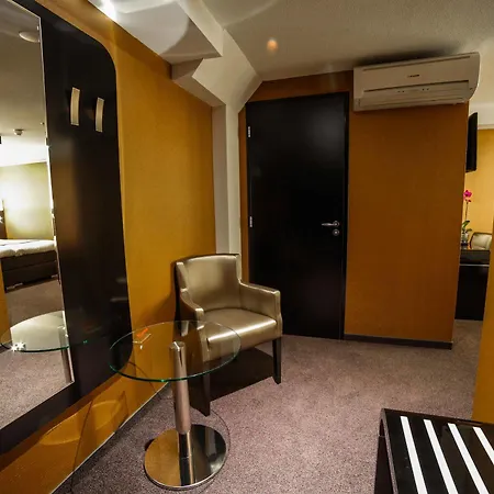 Mansion Hotel 3*