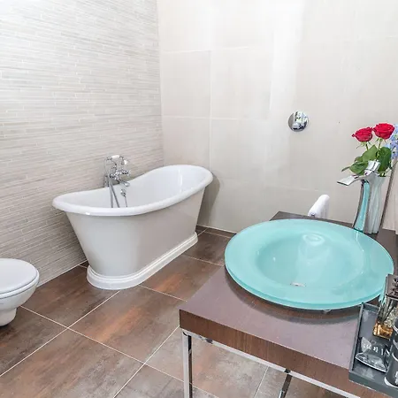 Amstel Corner Hotel 3*