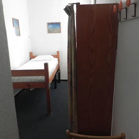 Hotel Crown *