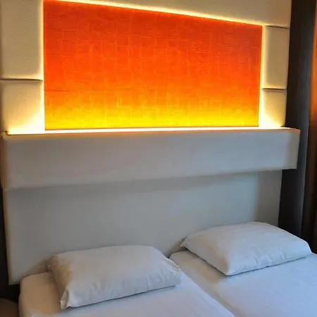 Mosaic Centre 3*