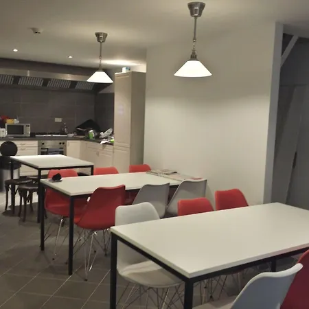 Sleep-inn Hostel *