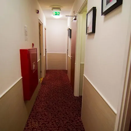 Hotel Downtown 2*