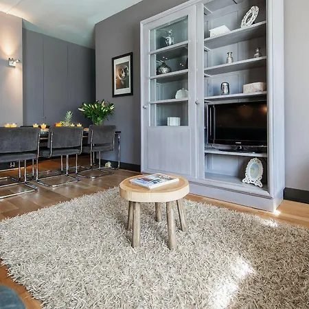 City Park Suites Hotel 4*
