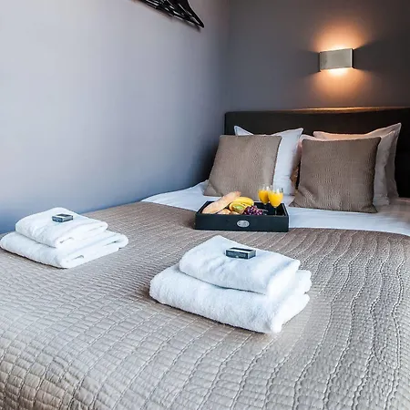 City Park Suites 4*