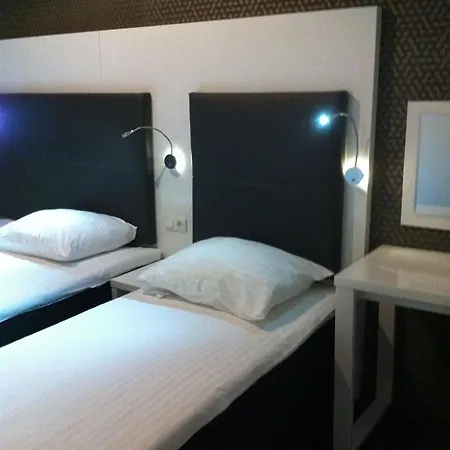 Vossius Vondelpark Hotel 3*