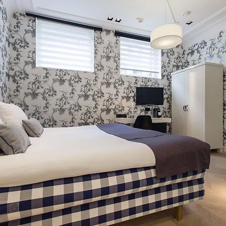Canal Hotel 4*