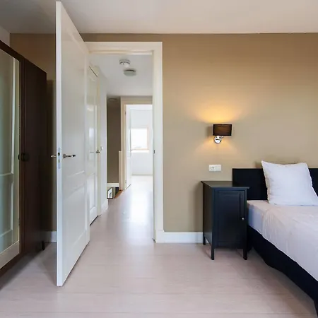 Apartment Short Group Dapper Market Serviced