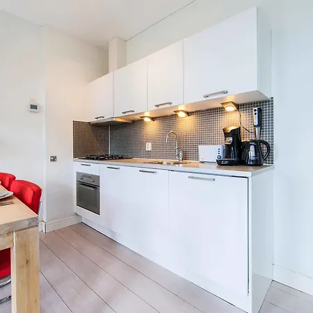 Apartment Short Group Dapper Market Serviced *