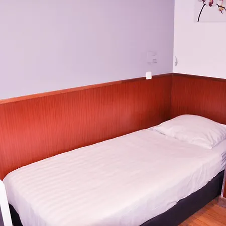Travel 2* Amsterdam