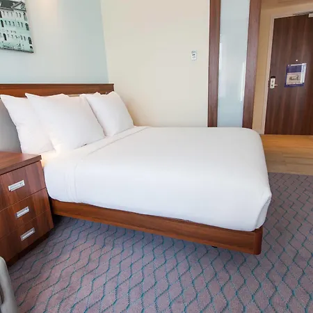 Hampton By Hilton Centre East Hotel 4*