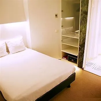Ibis Styles Station