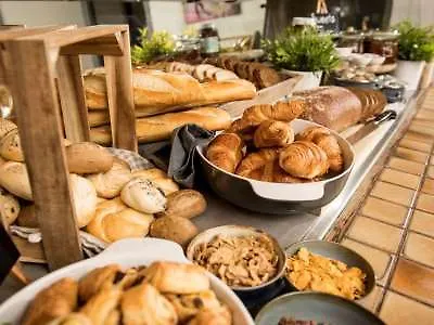 Hotel Campanile Y Restaurante Zuid Oost 3*