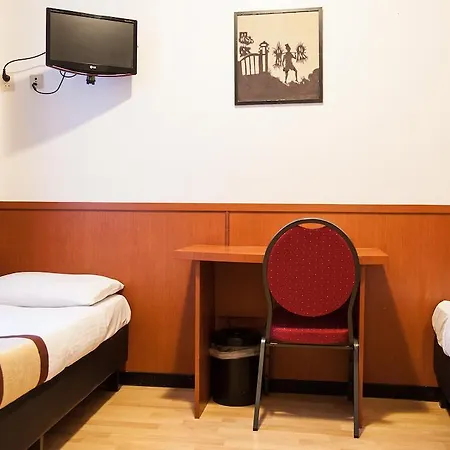 Continental Hotel *