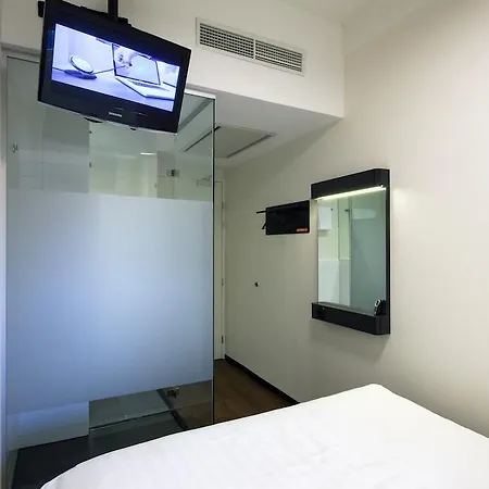 Easyhotel Centre South 2*