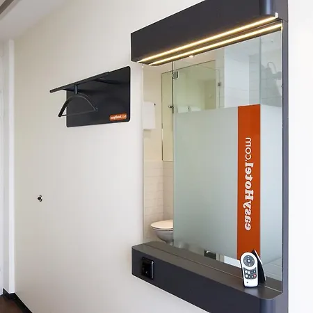Easyhotel City Centre South 2*