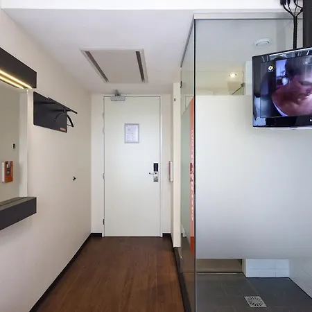 Easyhotel City Centre South 2*