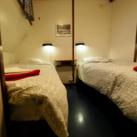 Hotelboot Sarah 2*