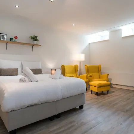Clean And Modern Nassau Canal Apartment *