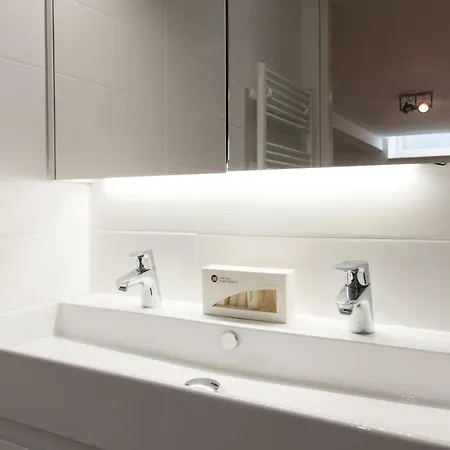 Apartment Clean And Modern Nassau Canal