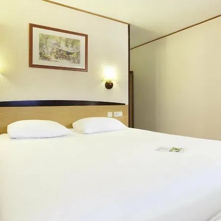 Campanile Y Restaurante Zuid Oost 3*