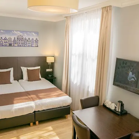 Nes Hotel