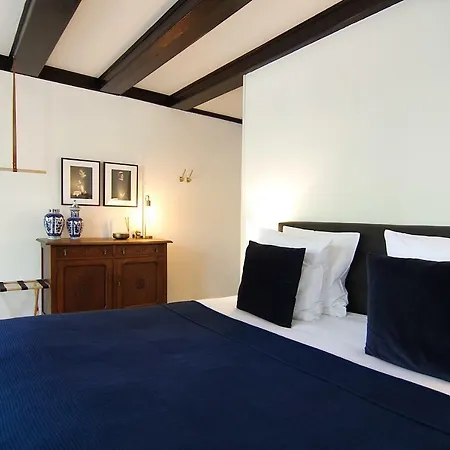 1637: Historic Canal View Guest house 3*