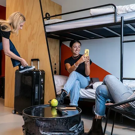 Via Amsterdam Hostal