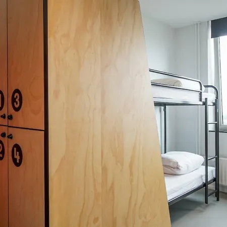 Via Amsterdam Hostal *