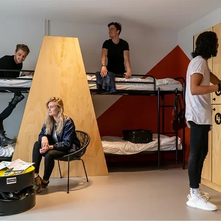 Via Amsterdam Hostal *