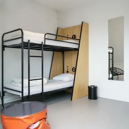 Via Amsterdam Hostal