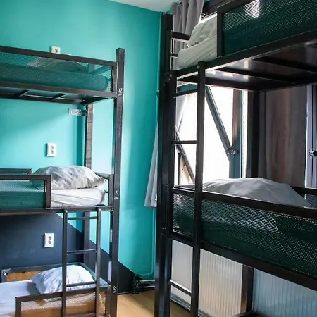 Leidseplein Hostel *
