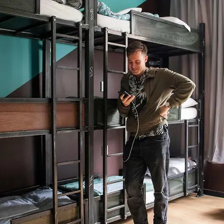 Leidseplein Hostel *