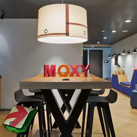 Moxy Houthavens Otel 4*