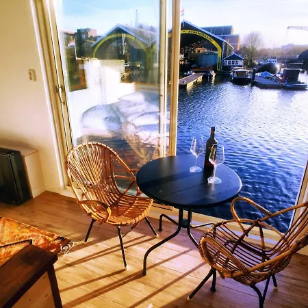 Houseboat Concordia *