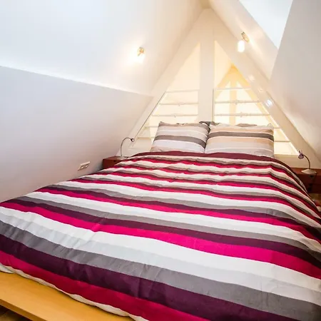 Apartment Van Eeghenstraat 161 I