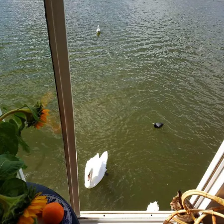 Houseboat Concordia Bed & Breakfast *
