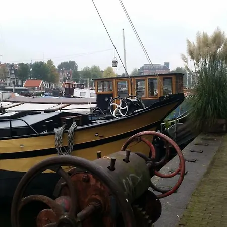 & Quiet Canal Apartment *