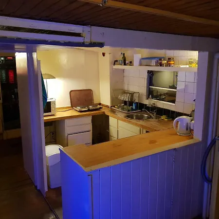 Beagle Family Houseboat Hotel en barco *