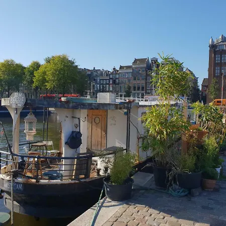 Beagle Family Houseboat Hotel en barco Ámsterdam