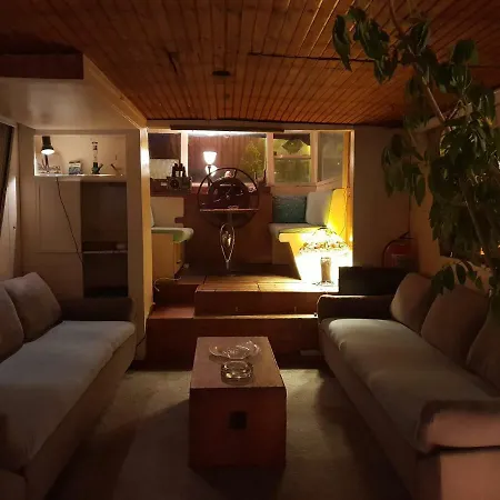 Beagle Family Houseboat Ámsterdam