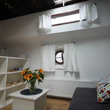 Vincent Gogh Apartment *
