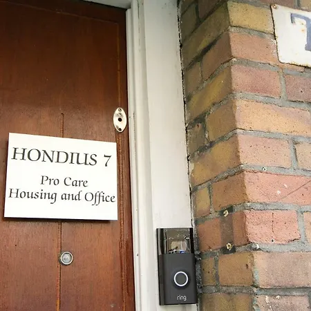 Hondius Homestay *