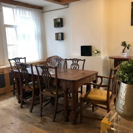 Barndesteeg 27 Bed and breakfast *