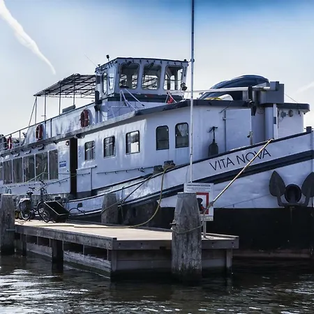Nova Botel 2*