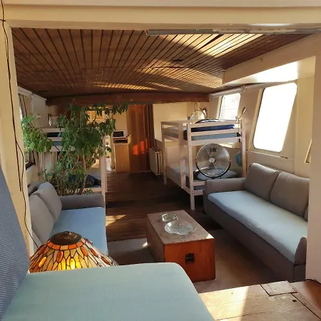 Hotel en barco Beagle Family Houseboat *