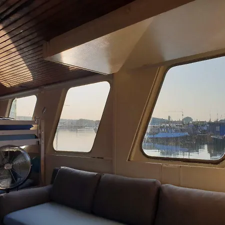 Beagle Family Houseboat * Ámsterdam