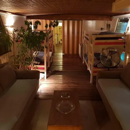 Hotel en barco Beagle Family Houseboat *