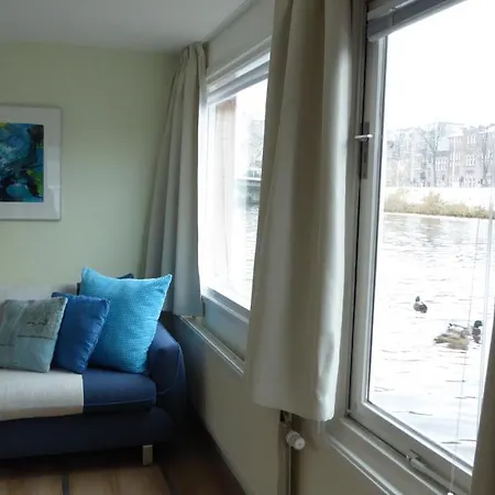 Apartment Houseboat In The Center, 5 Min Walk To Tropical Museum, Free Wifi! Amsterdam